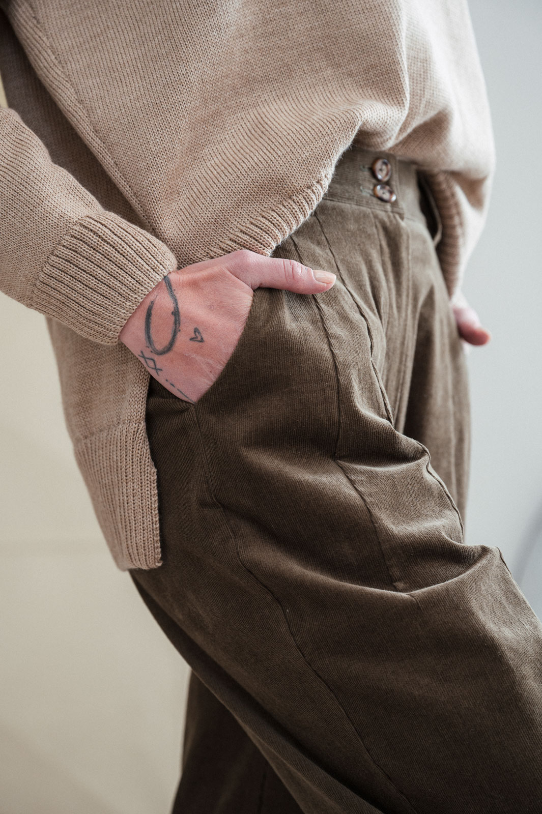 Kalhoty Laura cord Khaki manestr