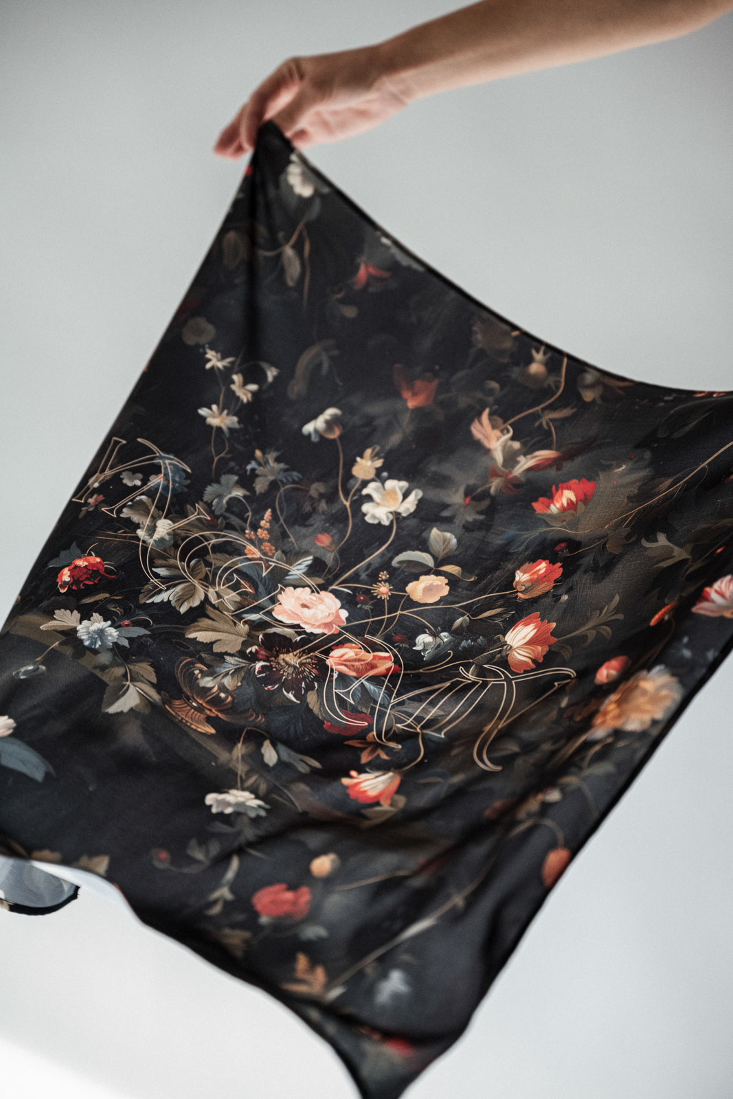 Scarf arabesque