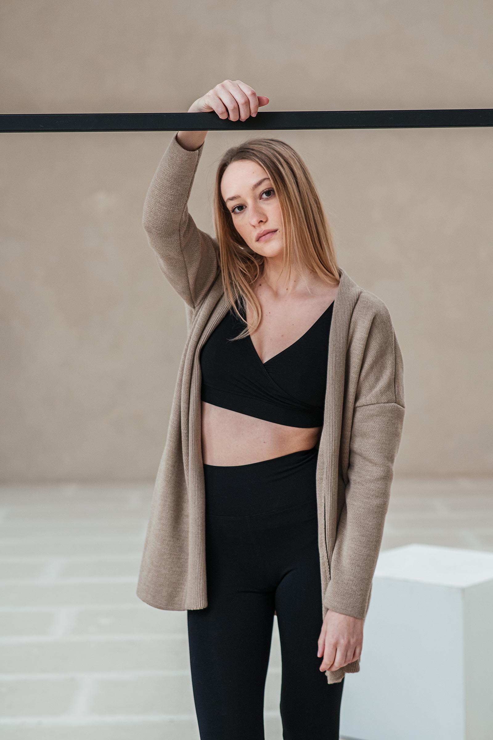 autorsk legny Abida black