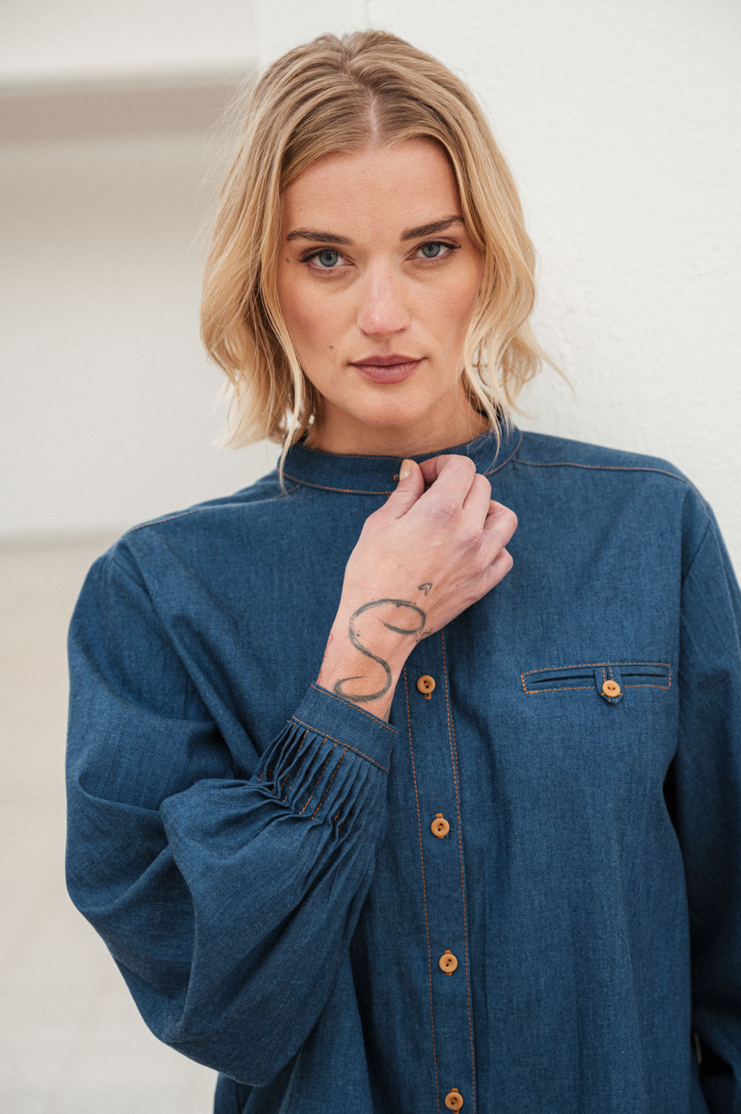 Shirts Mira pleated blue jeans