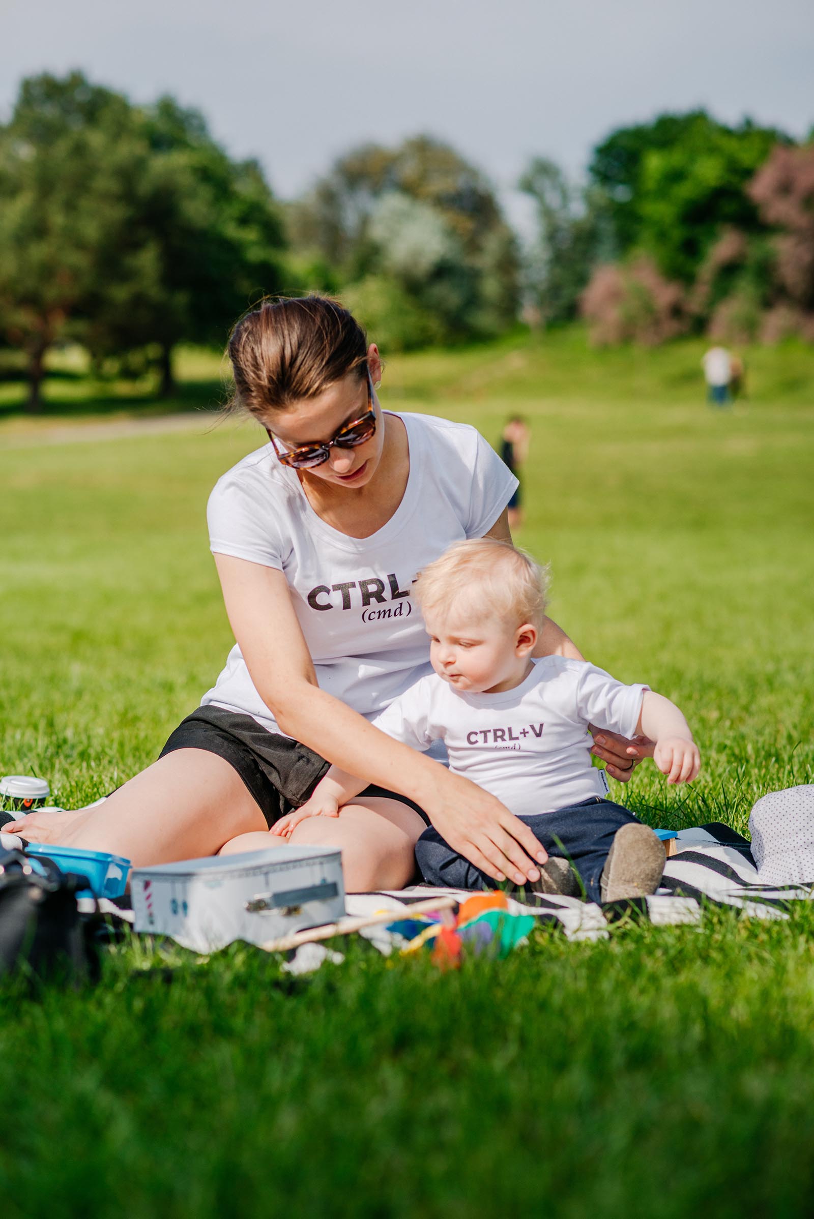 Tees ctrl+cw white