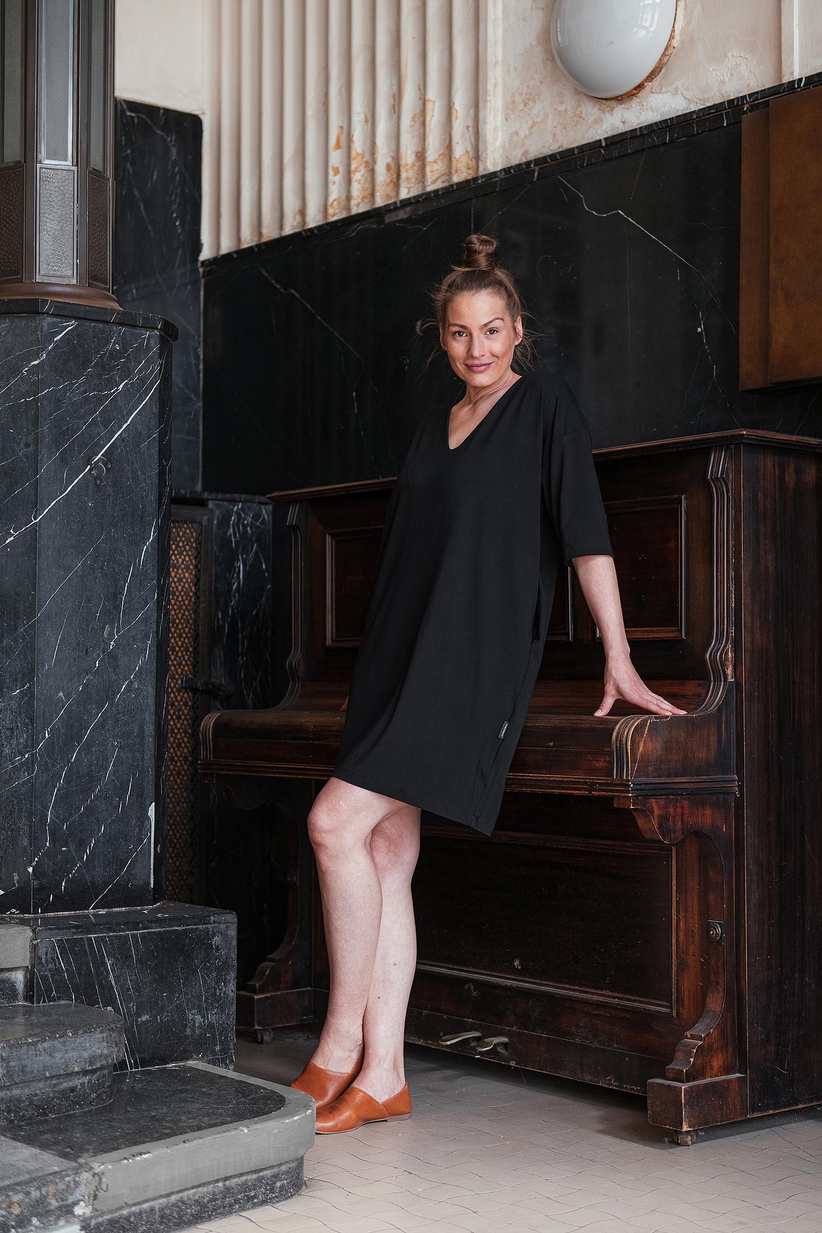 Dresses and skirts Aletta black