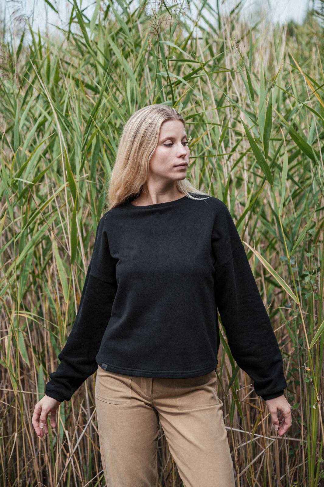 sweatshirt and sweathers Saga black