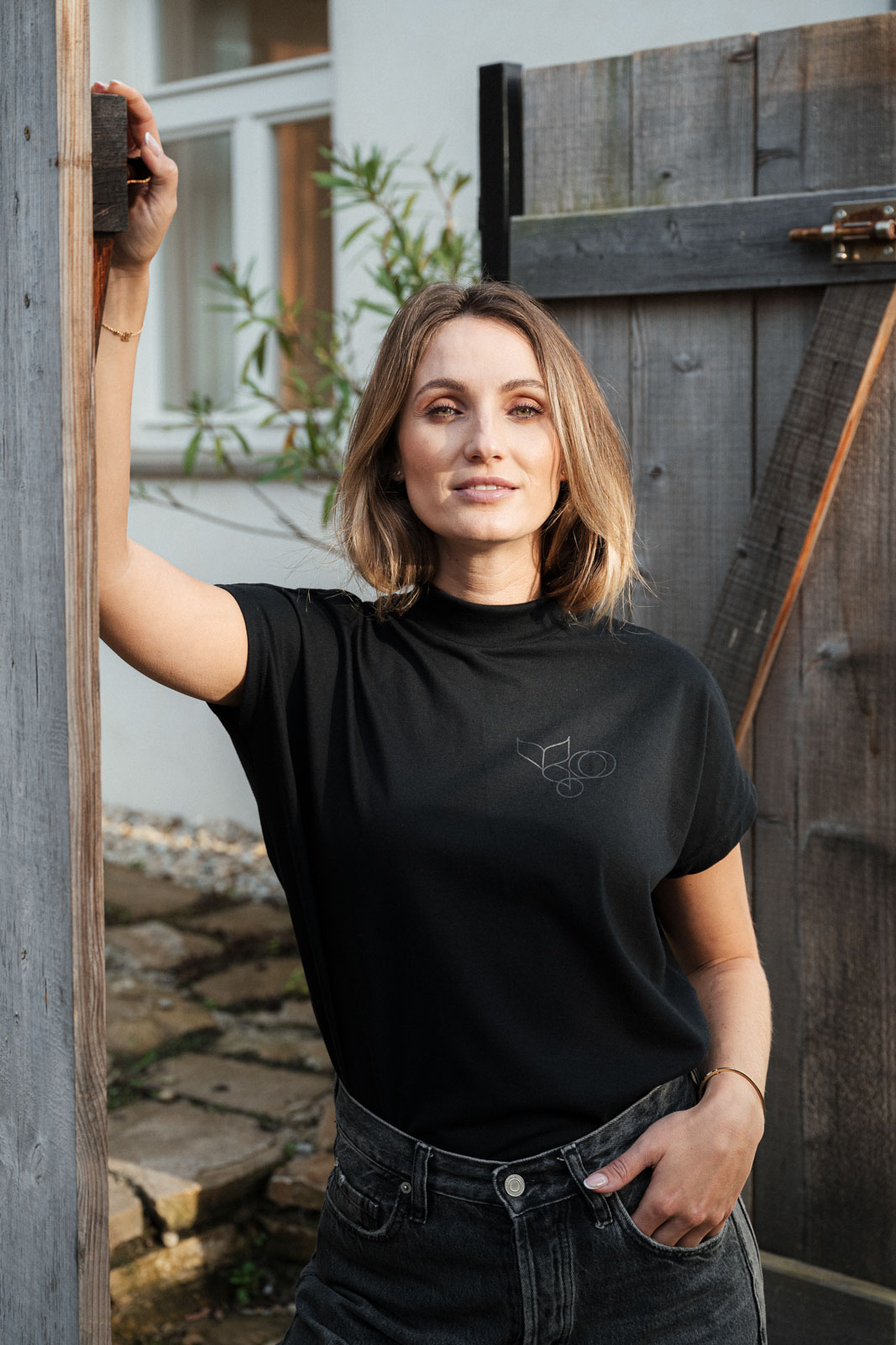 Basic collection Mocca leaf black leaf logo