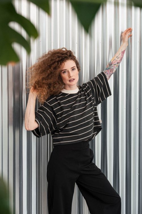 Tri�ka Lara anthracite/cream stripe