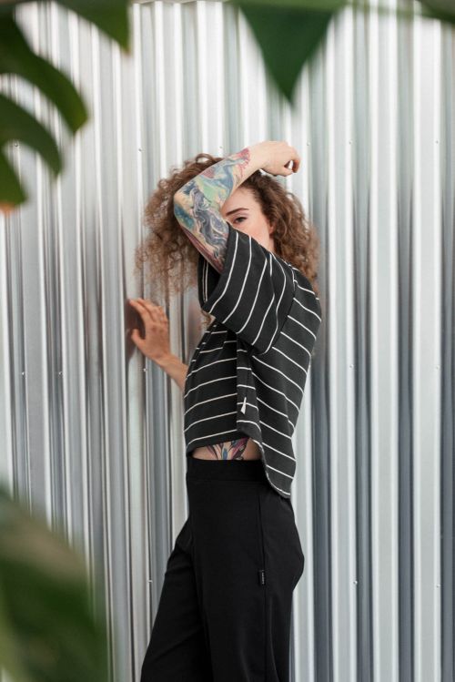 Tri�ka Lara anthracite/cream stripe